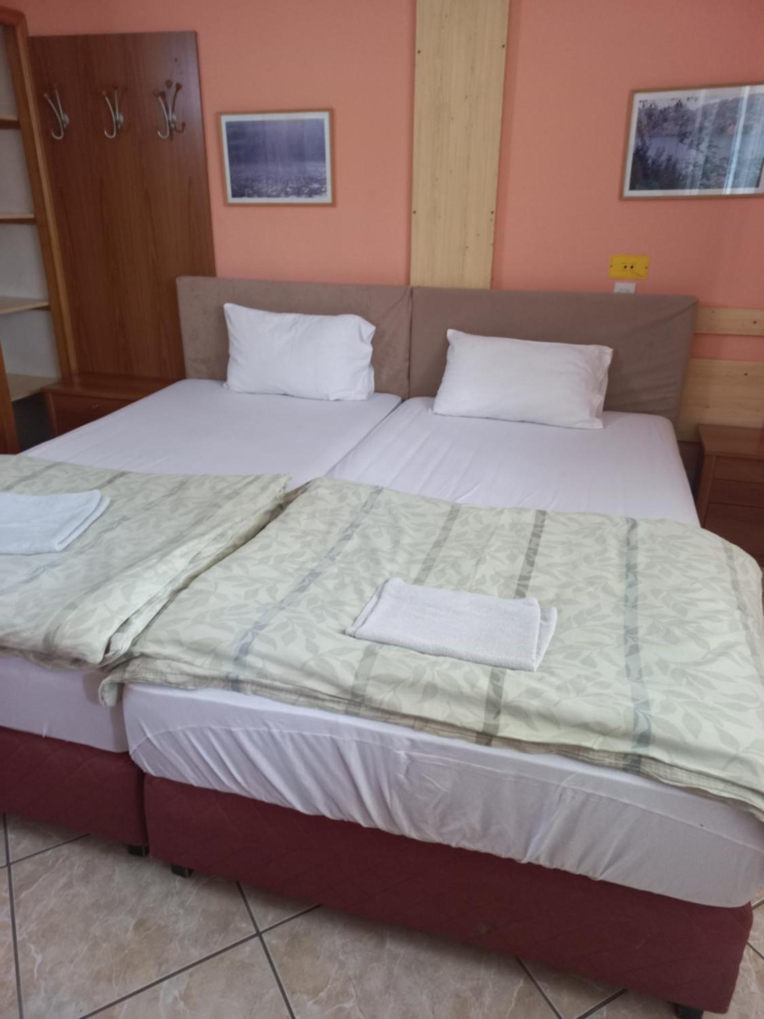 Hostel Bata Kanjiža エクステリア 写真
